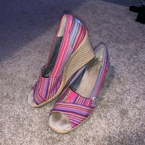 ✨TOMS Striped Wedges
